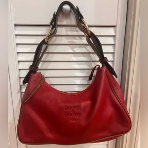 Authentic vintage leather Dooney and Bourke shoulder bag in amazing condition!